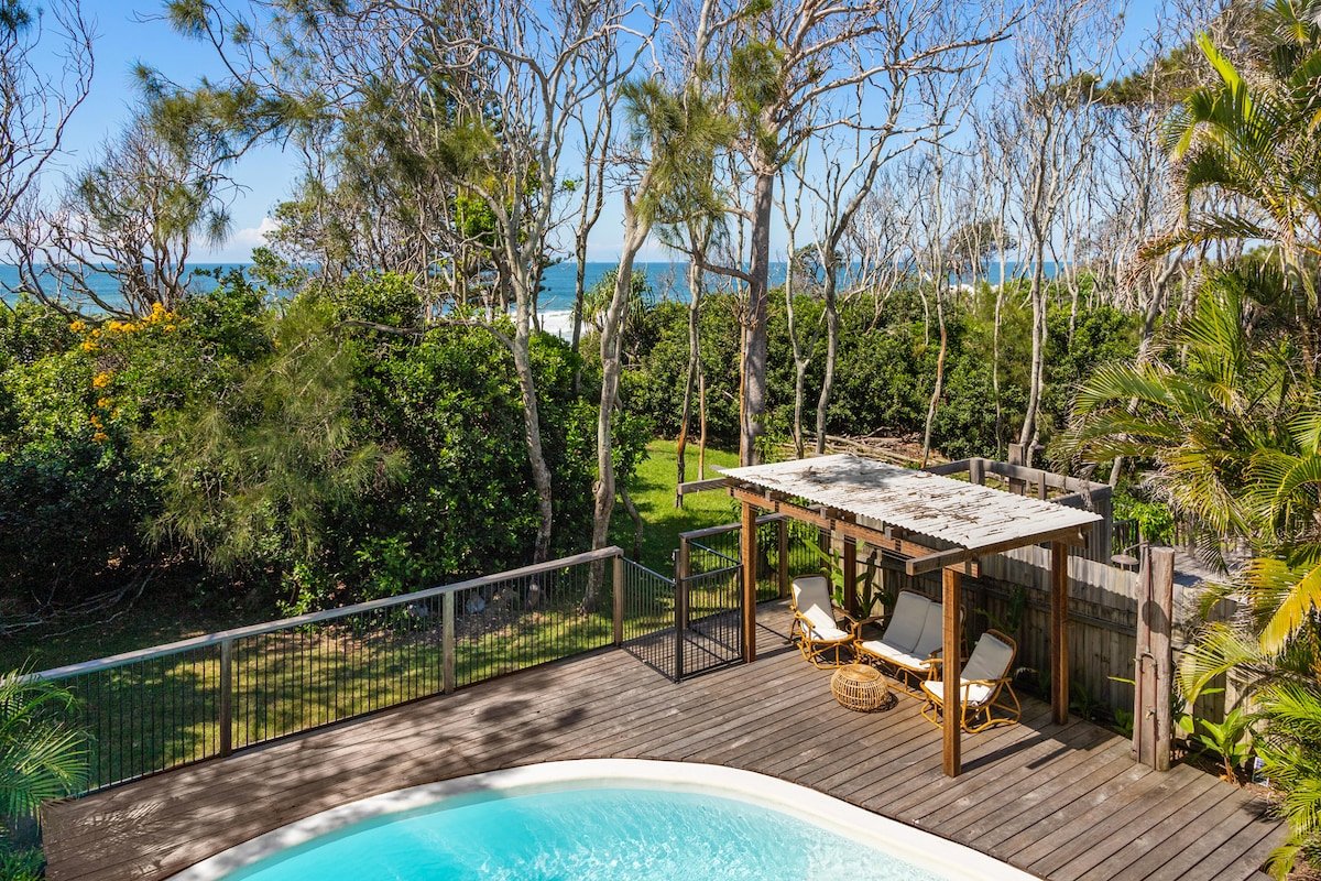 Yinneburra: Absolute beachfront at Yaroomba gallery image 4