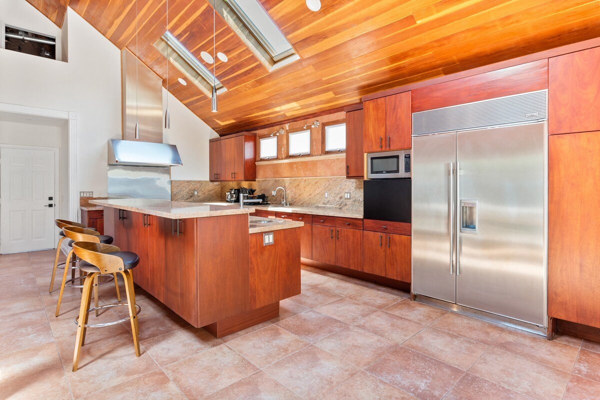 Chic and Spacious Home in Glendale gallery image 5