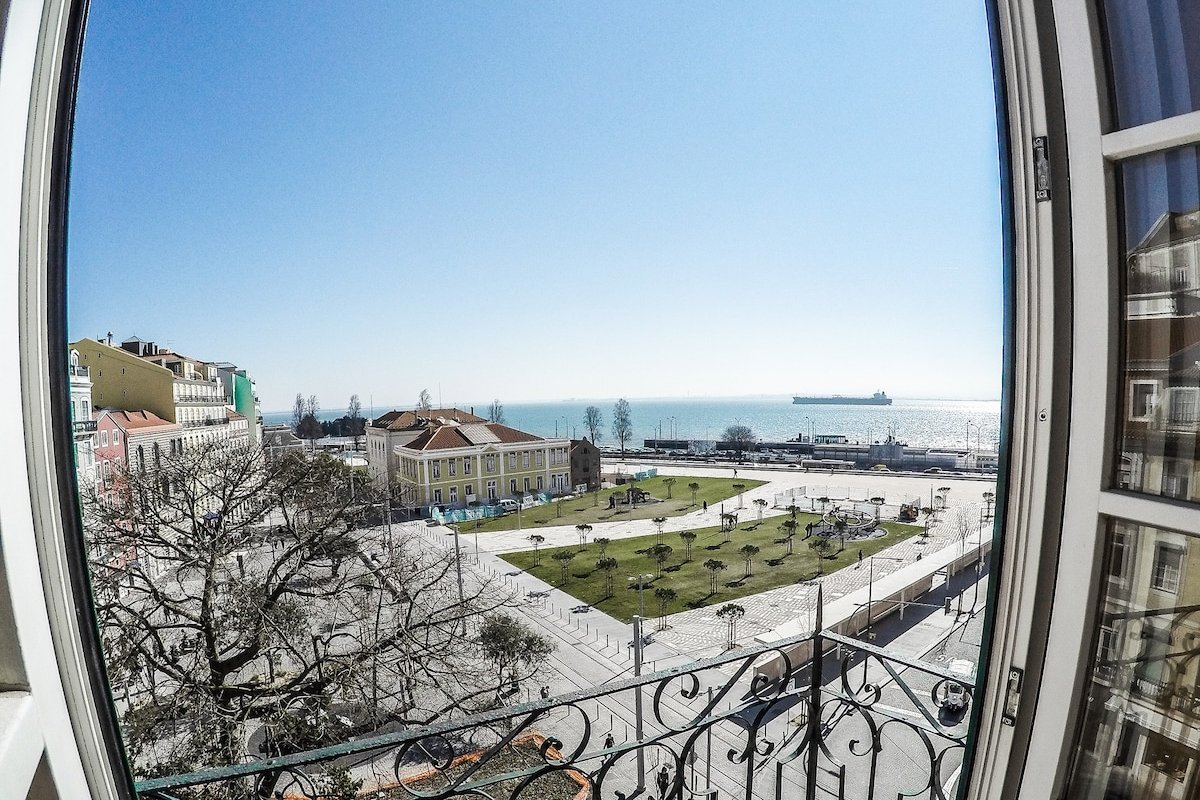 DOWNTOWN SEAVIEW APARTMENT gallery image 3