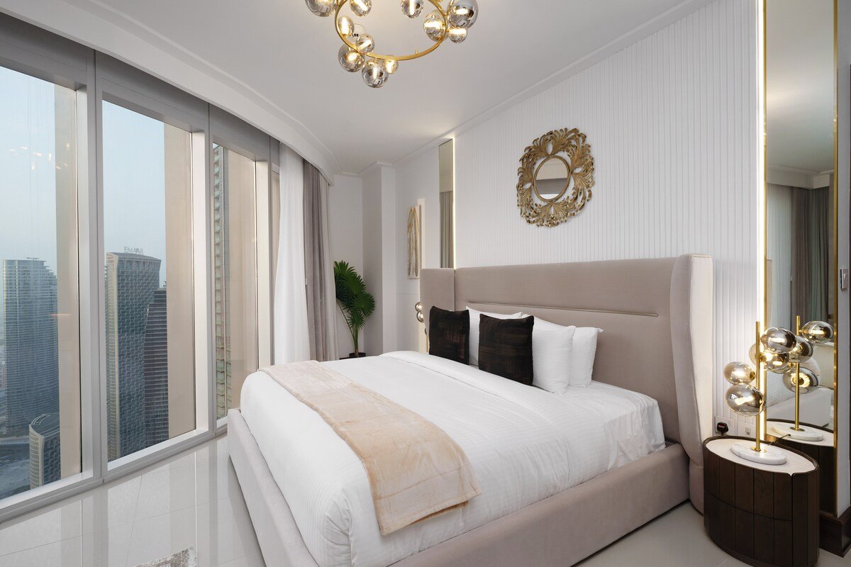 Ultra-Chic Apt w/ Burj Khalifa & Fountains Views gallery image 5