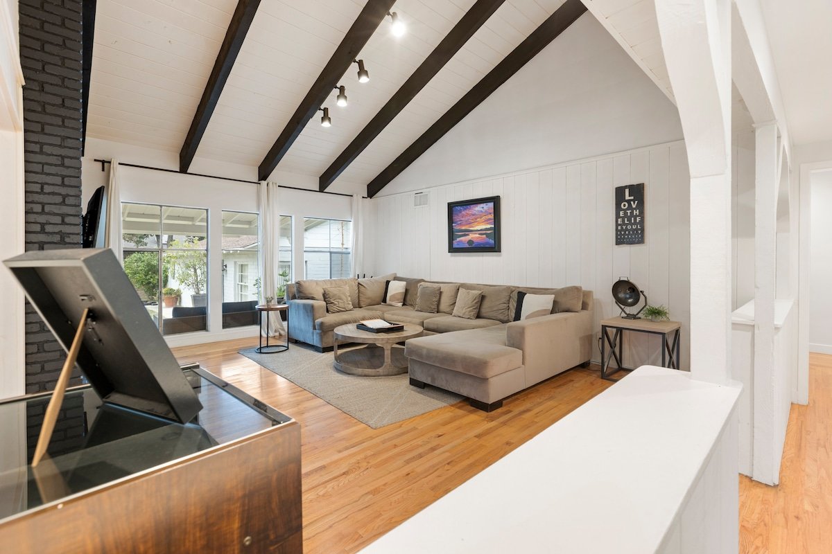 Blue Door Oasis 5 min from Universal and Hollywood gallery image 3