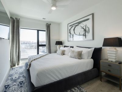 The Catalina Wine Mixer Condo|Walk to Broadway!