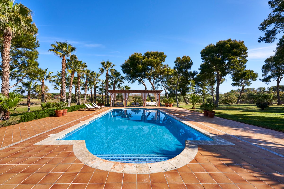 Beautiful private villa for up to 12 people