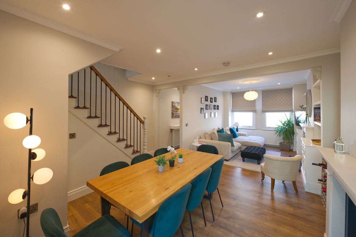 Refurbished Victorian Gem • 10 Mins to Kensington gallery image 2