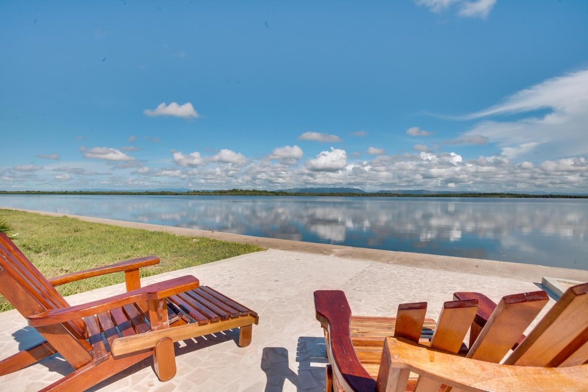 Luxury 3-Story Waterfront Villa with Pool gallery image 5