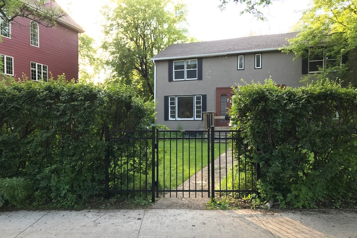 Ask me how to book the full Property (14 guests)! gallery image 2