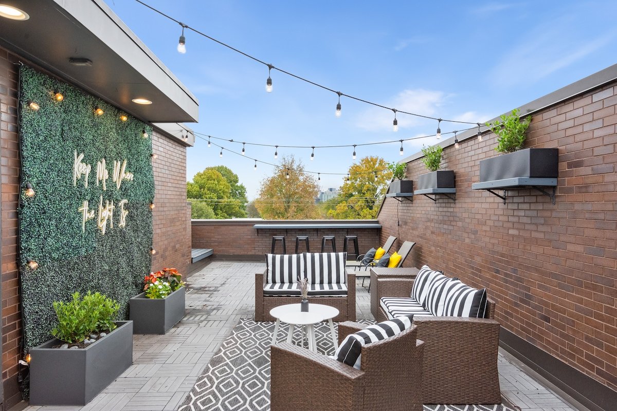 Nashville’s 3-Bed Stunner with Rooftop Deck gallery image 4