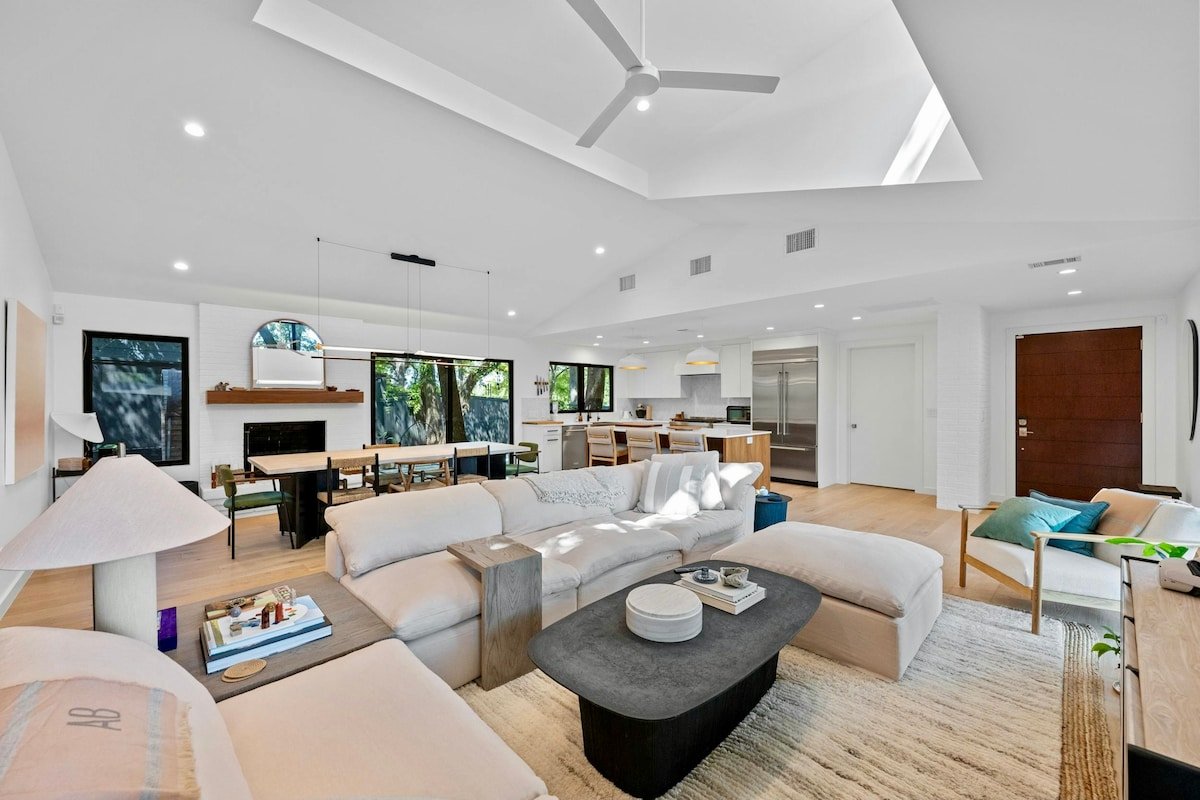 Stunning Mid-century Modern Perfection With Sauna! gallery image 2