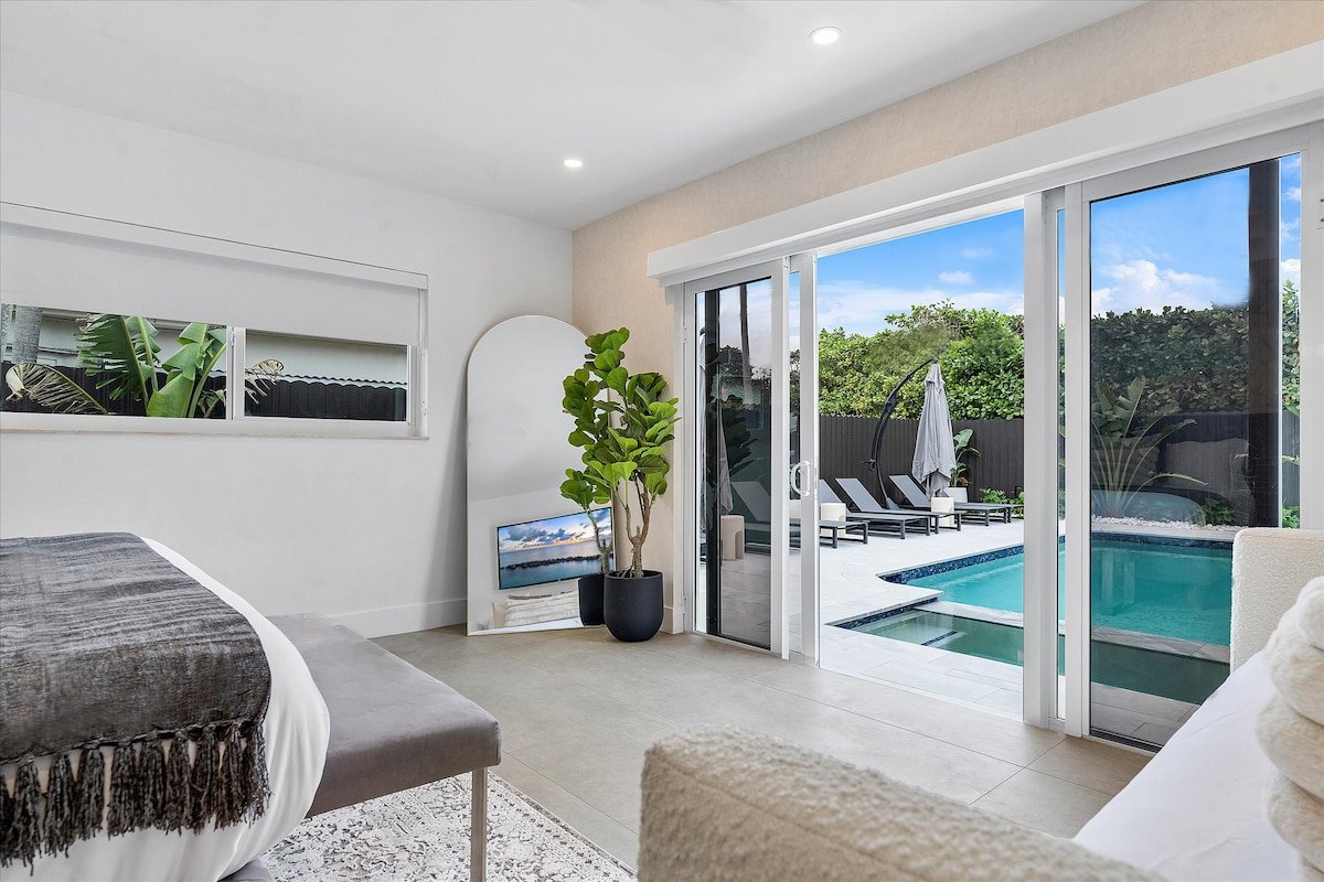 New Luxurious tropical retreat 65 pooljacuzzi gallery image 5