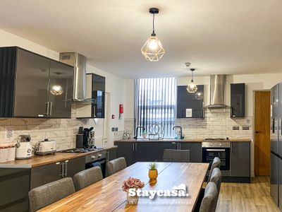 Delightful Spacious Haven with Large Driveway