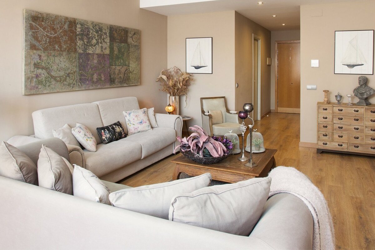 Landscape Cozy and bright apartment gallery image 4