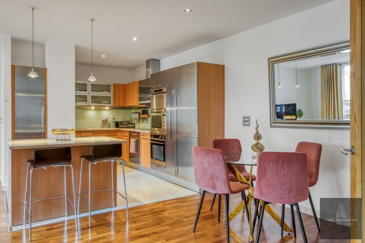 Knightsbridge Luxury 2BD flat -Steps from Harrods gallery image 4