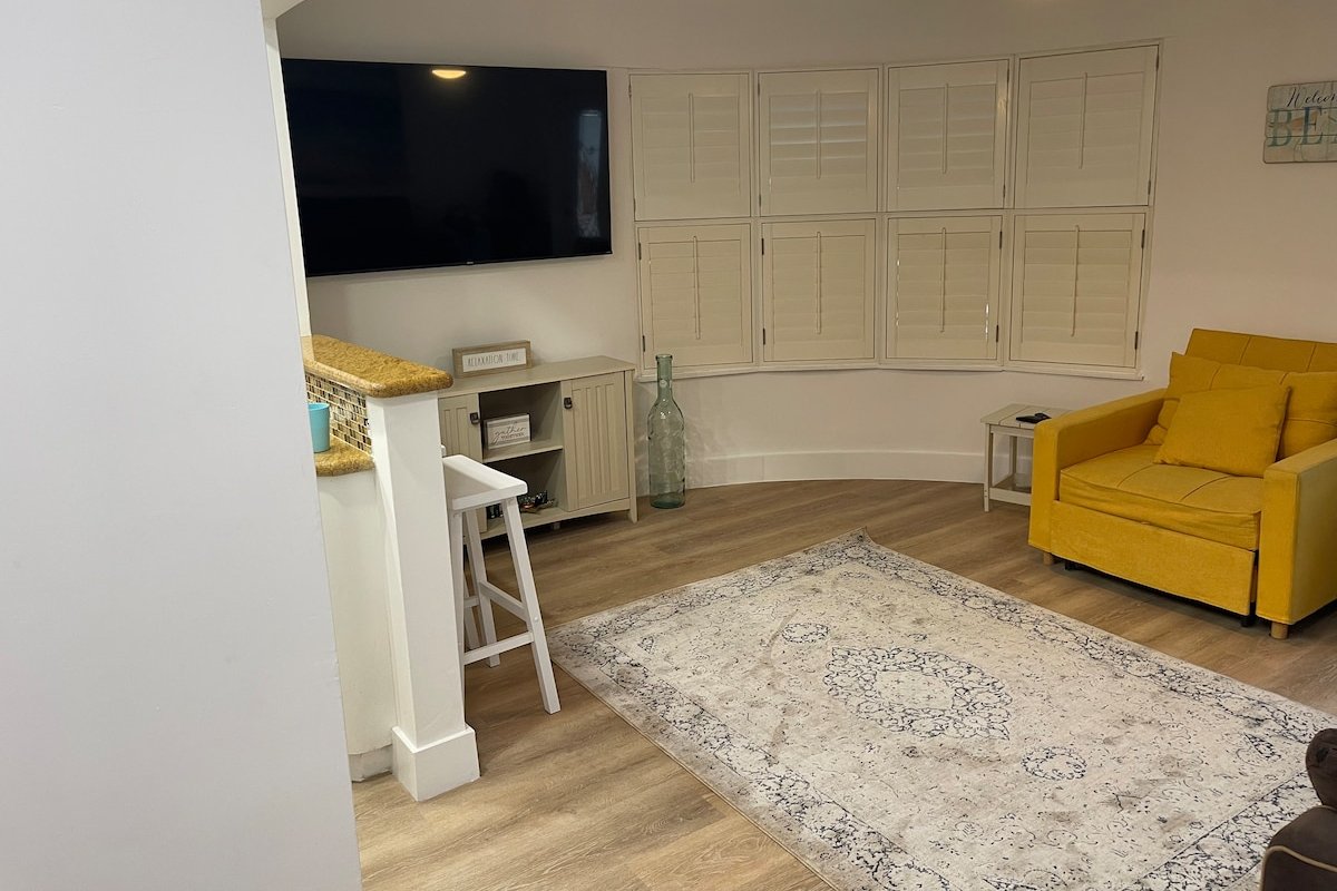 Beautiful 3 bedroom cottage with private rooftop gallery image 3