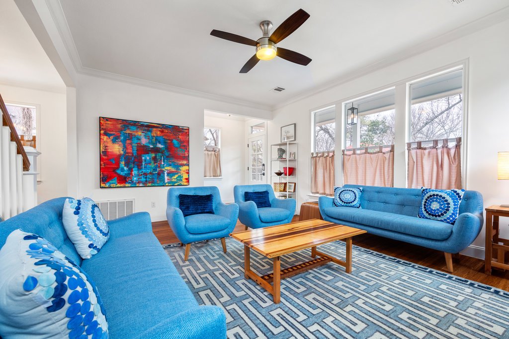 Luxe Spa Guesthouse-walk Downtown!