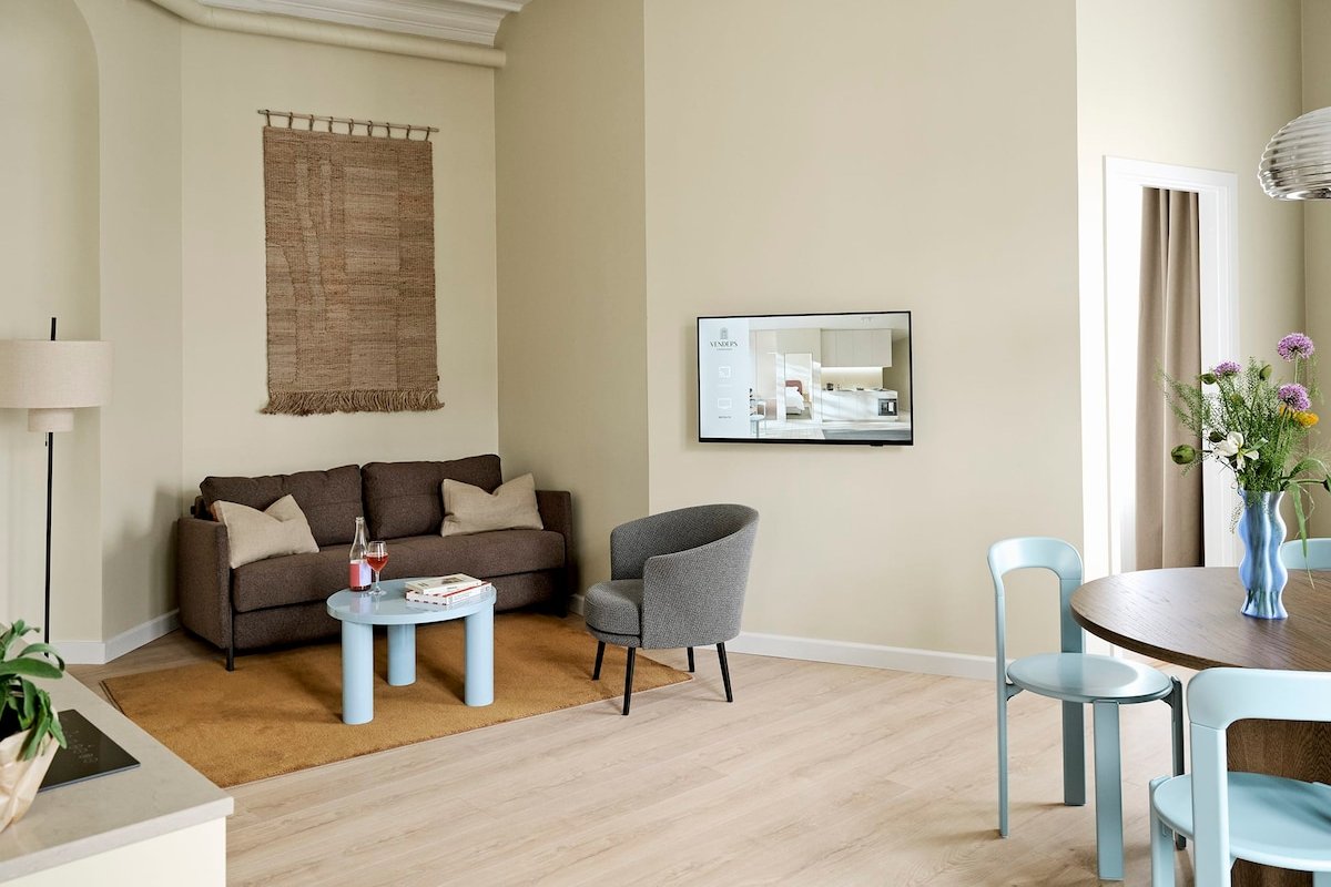 Corner Two-Bedroom Apartment for 6 gallery image 4