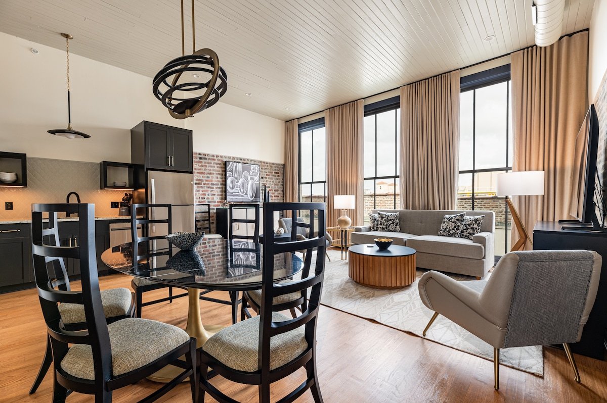 3BR Ultimate Retreat Near Bourbon | Mayfair Hotel gallery image 2