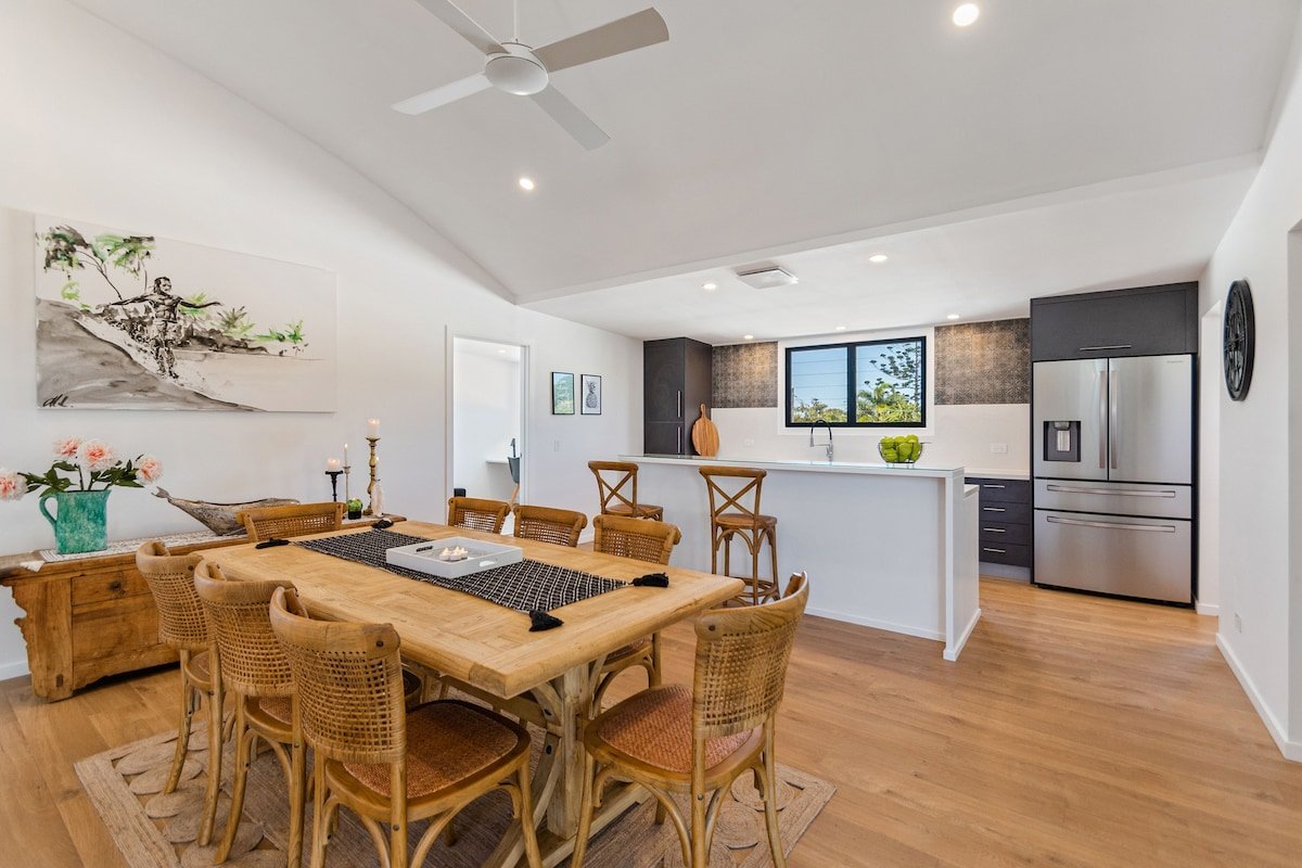 Sunshine Beach – Coastal Family Home! Private Pool gallery image 4