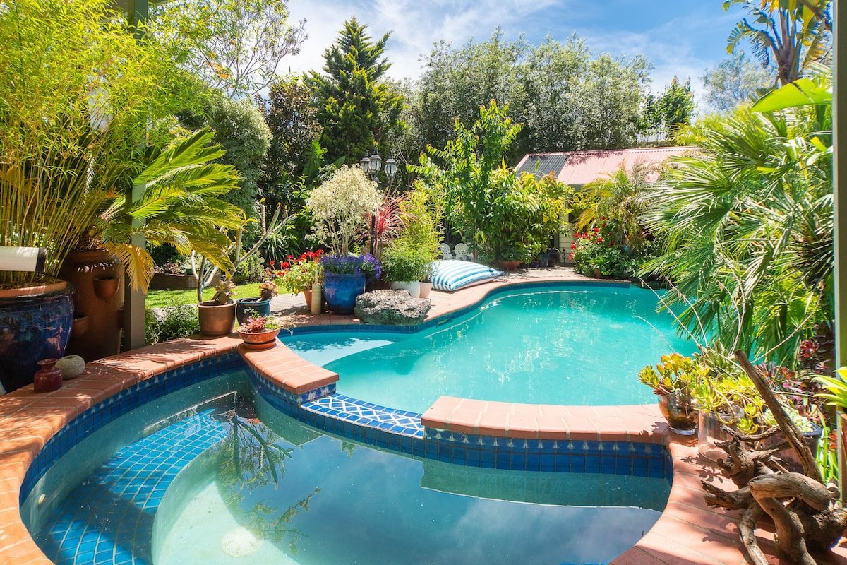 4 Bedroom Home with Pool Aircon WIFI gallery image 4