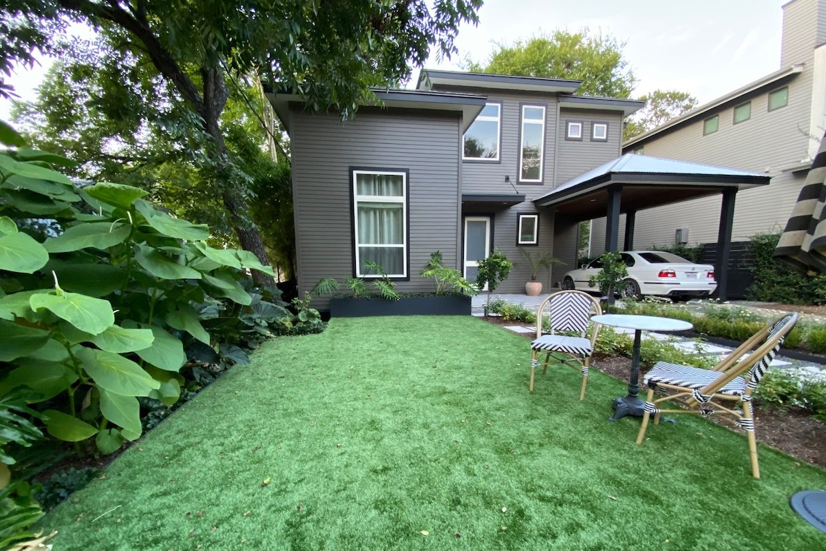 Bouldin Oasis + Hot Tub & Cold Plunge gallery image 3