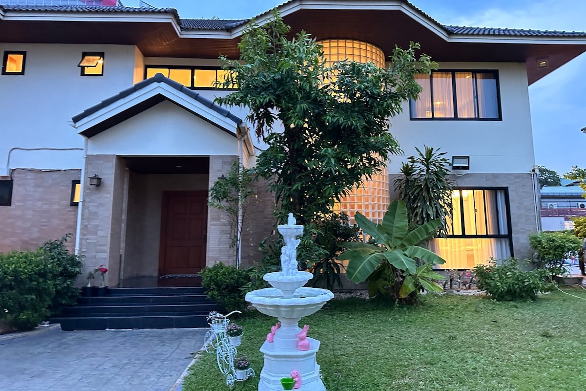 Sukhumvit71 Swimming pool Villa素坤逸71巷泳池别墅订满三天以上送接机 gallery image 2