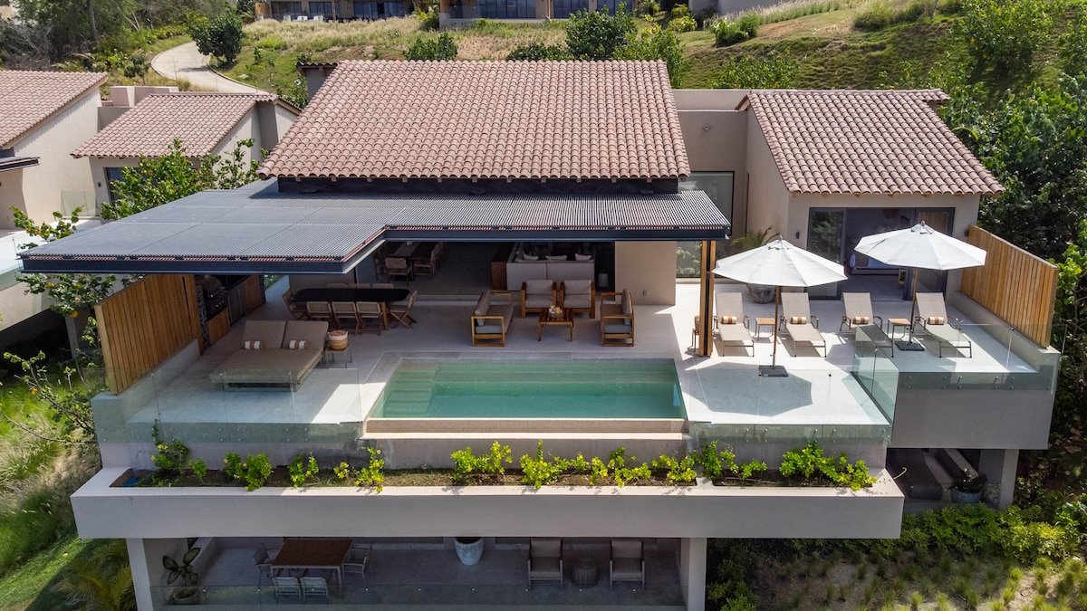 Outdoor Villa w/ Grill, Bar & Bay Views