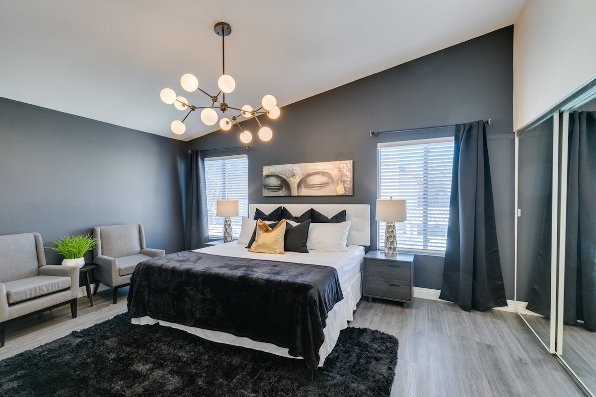 Modern 5-Bed Home with Pool, BBQ, Near Vegas Strip gallery image 3