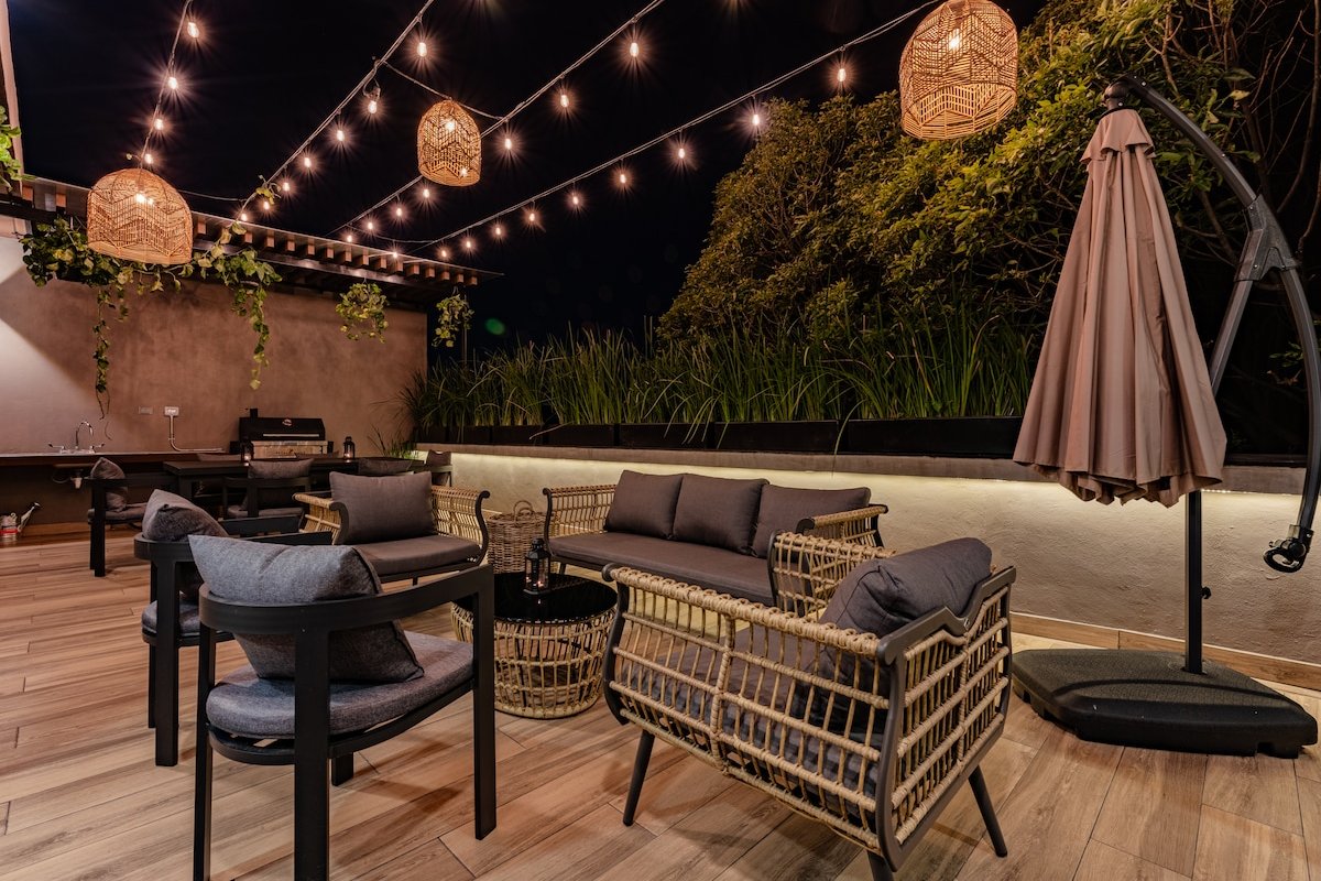 Luxury PH with Rooftop, BBQ, and Stunning Views gallery image 3