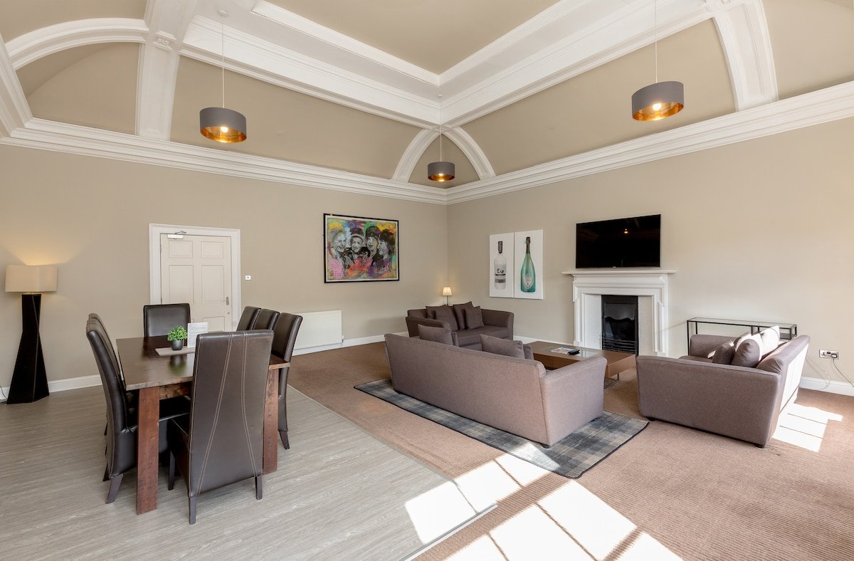 York Place City Centre 4 bedroom Apartment gallery image 2