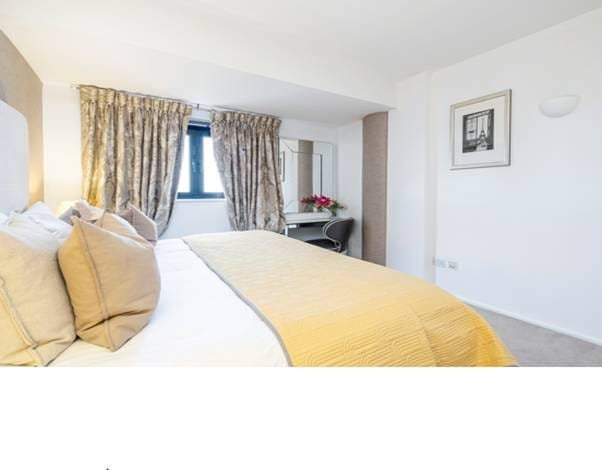 Apartment in Kensington with view gallery image 4