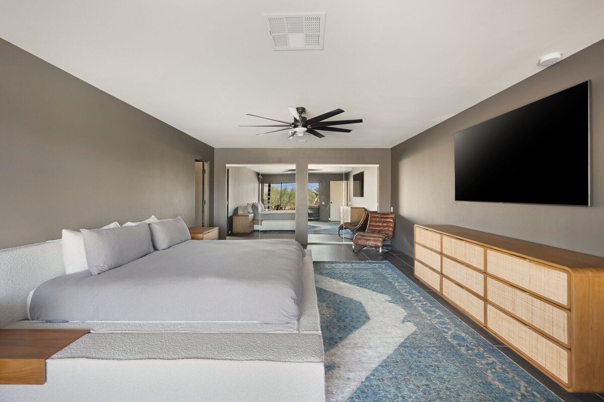 Addendum Estate | Luxe Pools + Views gallery image 3