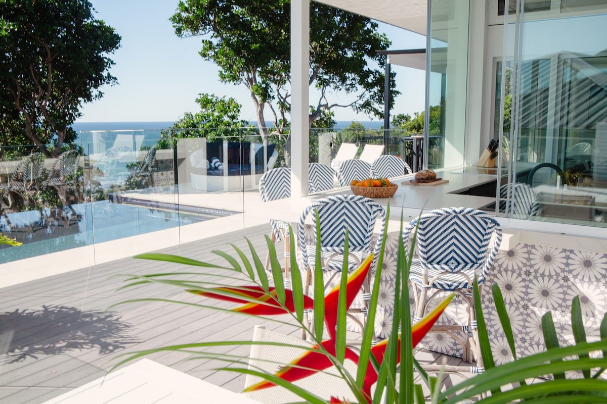 Pool House – Couples retreat gallery image 5