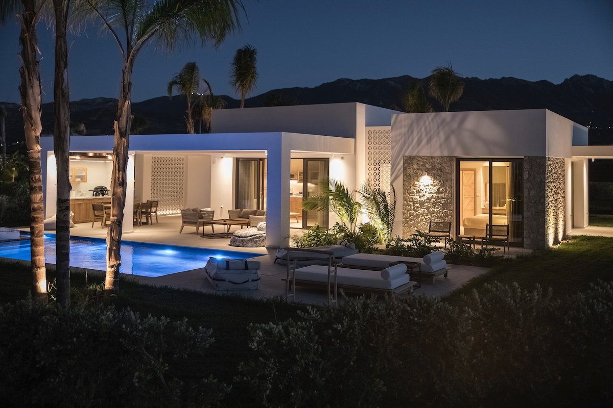 TAF All Villas Beachfront – Two Bedroom &TESLA i gallery image 5