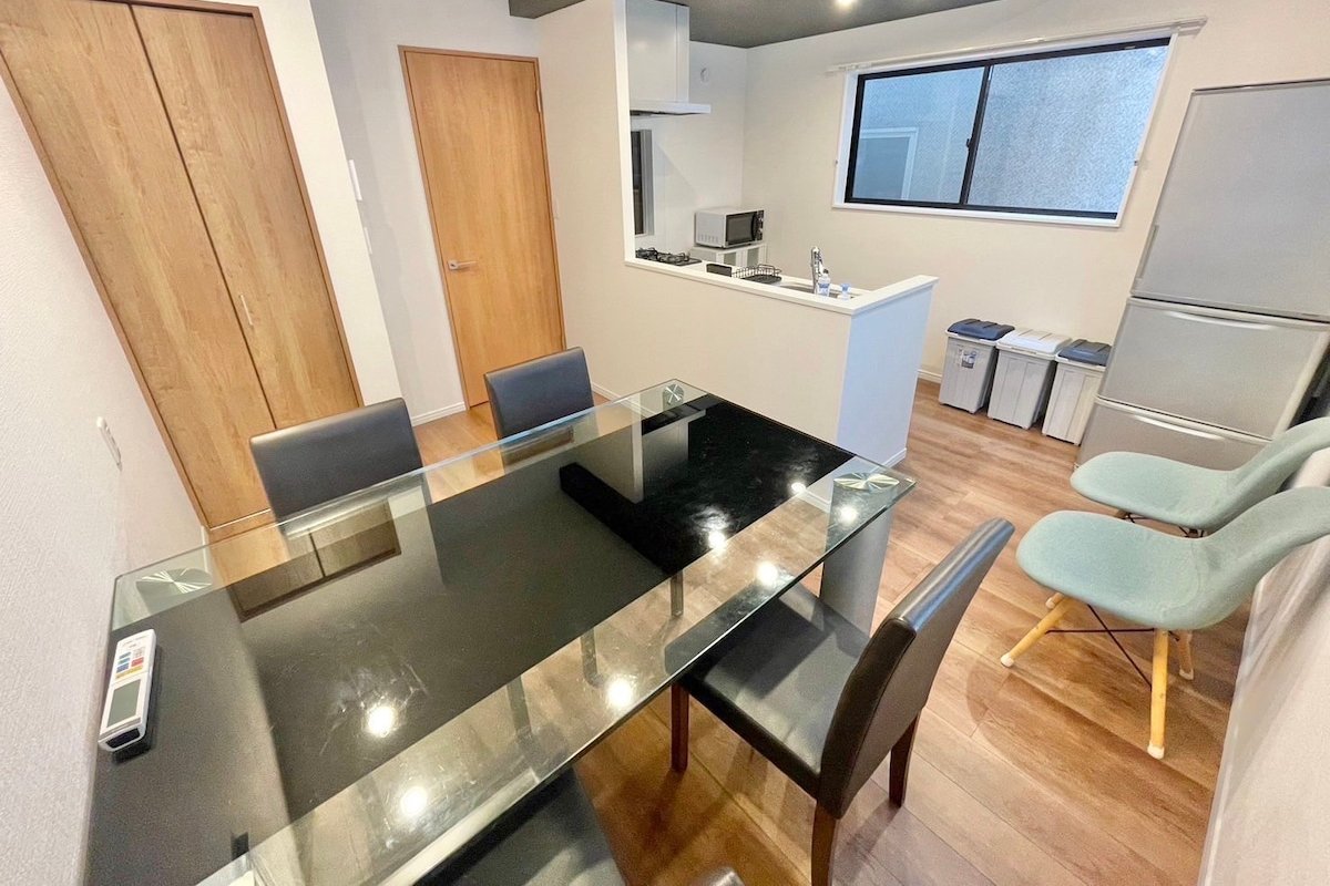 新宿の一軒家貸切/90㎡/駐車場付/3寝室・7ベッド/東新宿駅徒歩9分/新宿・渋谷・原宿エリア gallery image 4