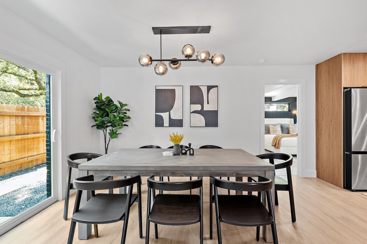 Best Location! 6 beds! Patio+Fire Pit+Game Room gallery image 5