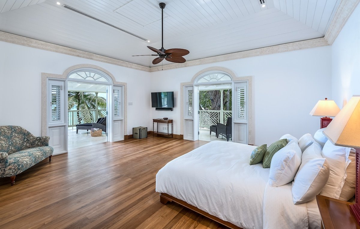 Hemingway House gallery image 2