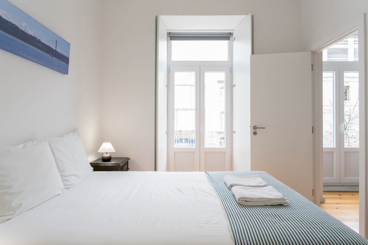 New! Kings Apartment III w/ exterior Patio gallery image 5