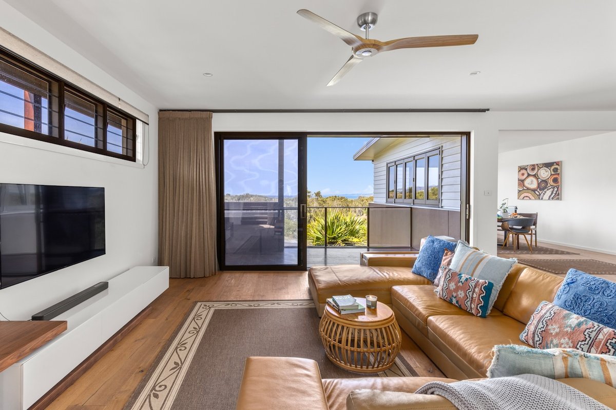 Emerald Beach Home with a View gallery image 2