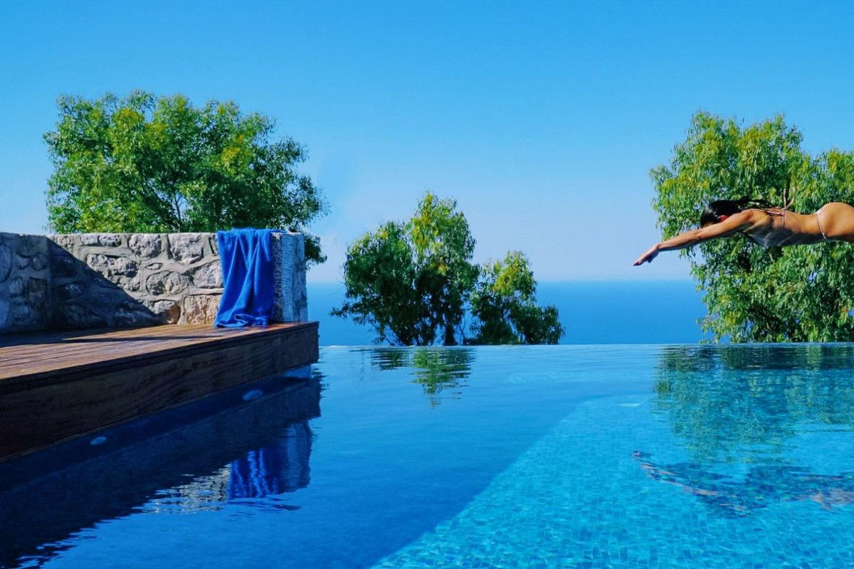 Villa Asterope Luxury Retreat – Car Included