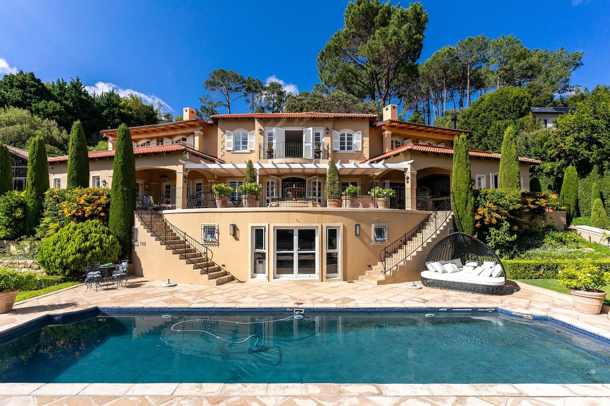 4-bedroom Provençal style villa in Bishopscourt gallery image 2