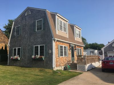 Escape to Seascape 4.5 BDRM, 7 beds. Walk to beach