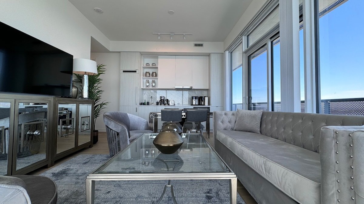 Toronto Executive 3 QueenBeds Panoramic Penthouse gallery image 3