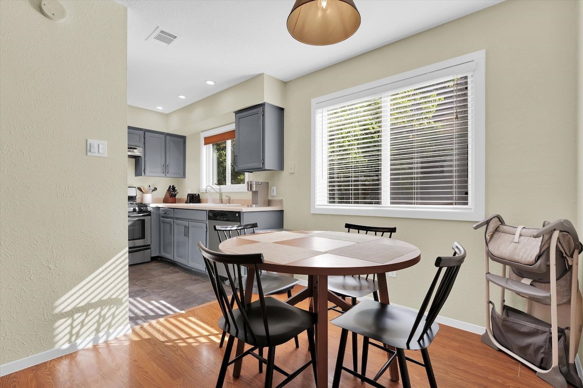 Zilker Villa w/Big Backyard, 5BR 4BA Sleeps 14 gallery image 4