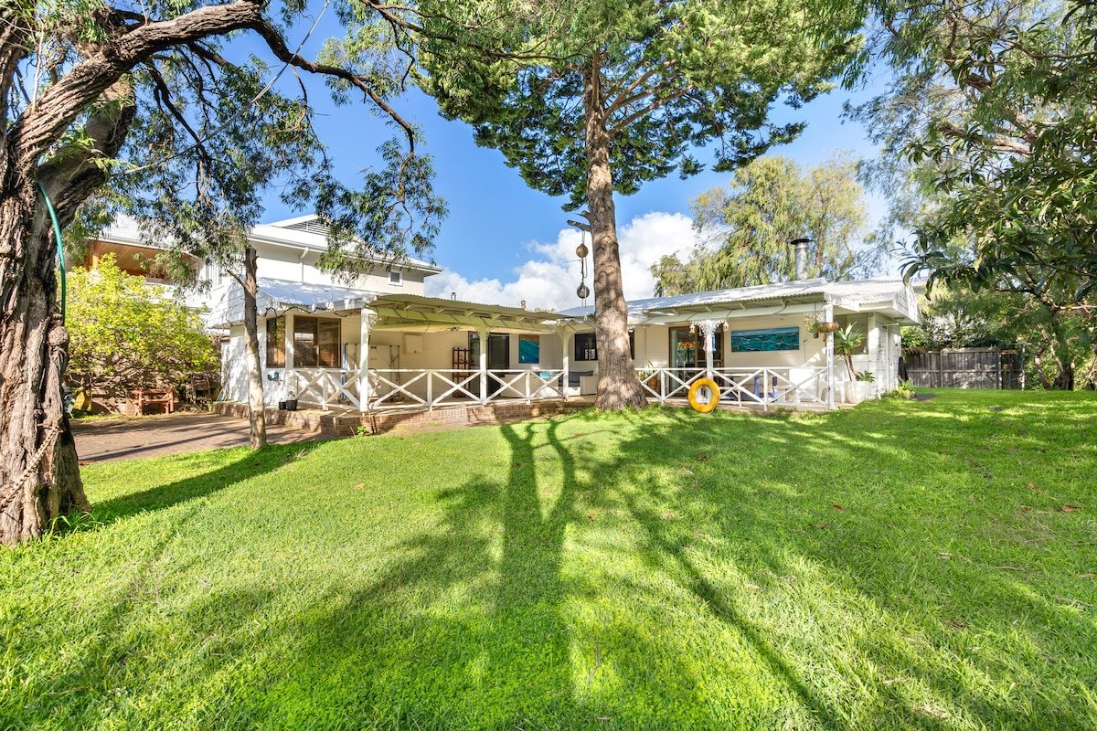 Dunsborough Beach Cottage Quindalup Beach Front gallery image 2