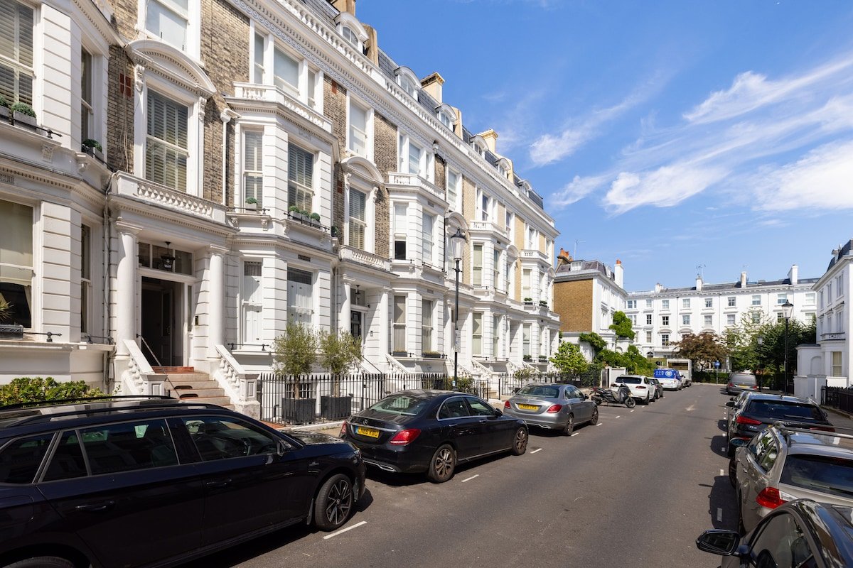 Green History – 3 Bedrooms in Kensington gallery image 5