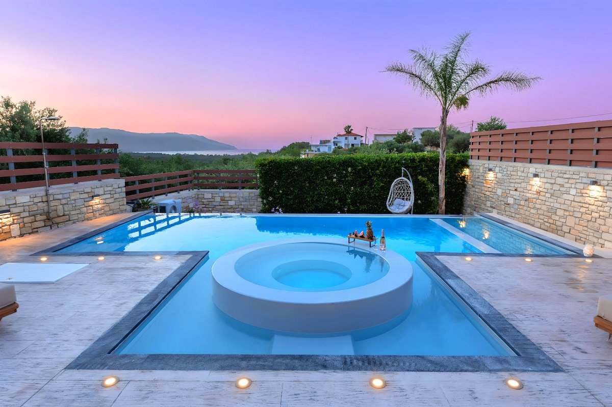 Minoas Sky Villa Heated Pool gallery image 4