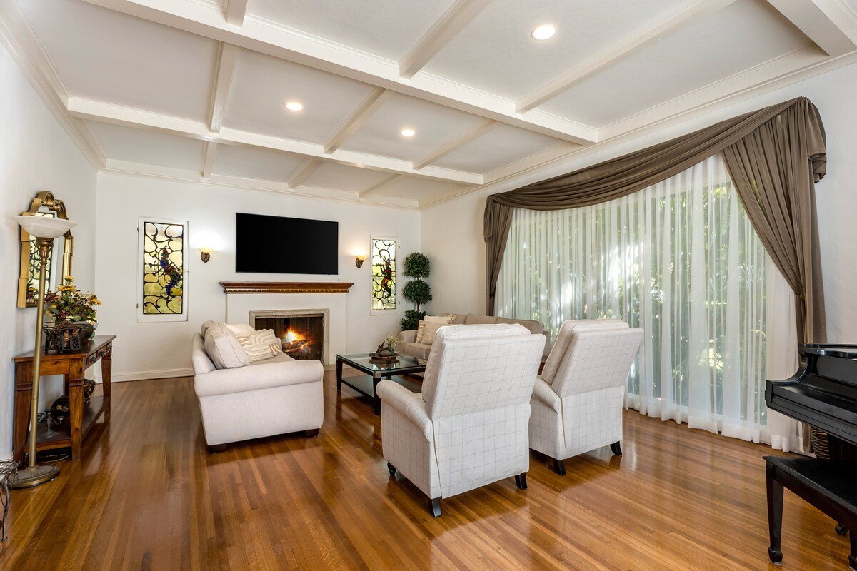 Spanish Gem in West Hollywood gallery image 3