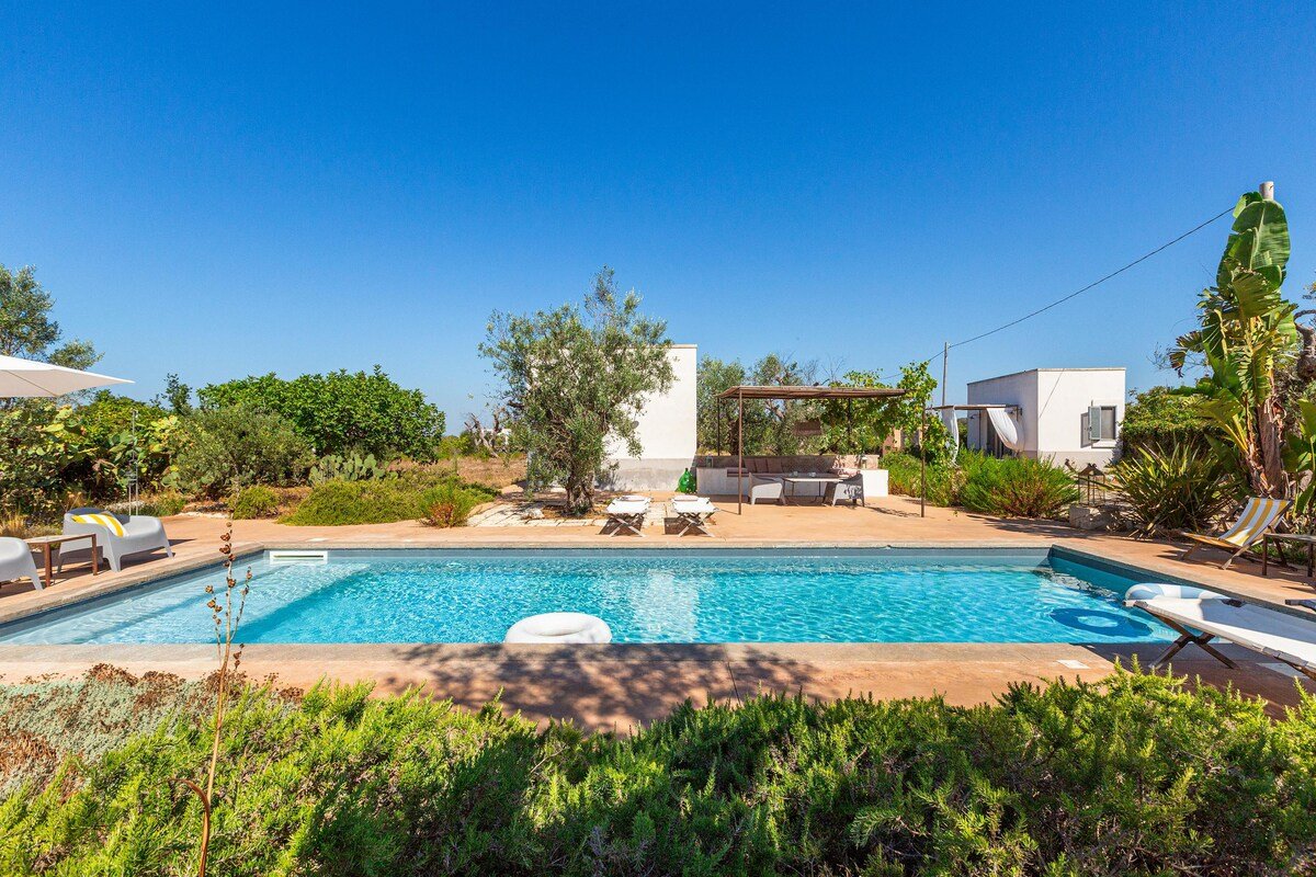 Trulli with pool in Puglia gallery image 4