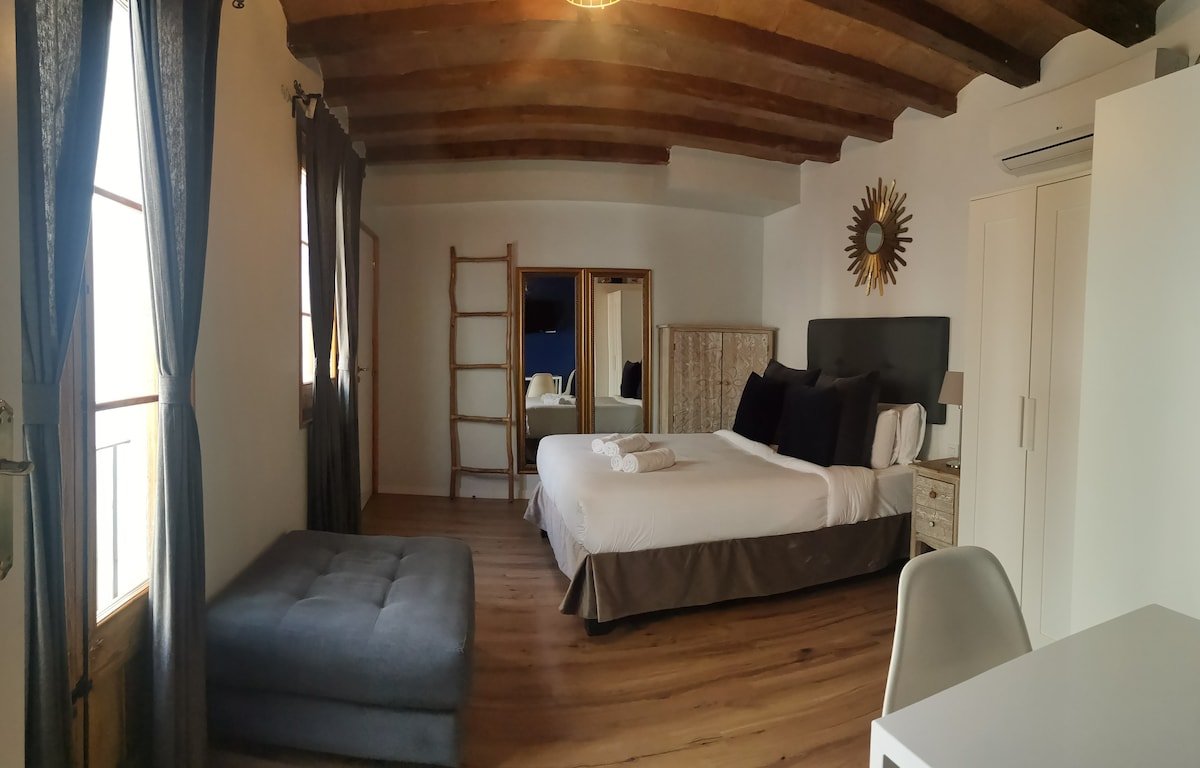 Nice Apt 3 bedrooms En Suite in the Gothic Quarter gallery image 2