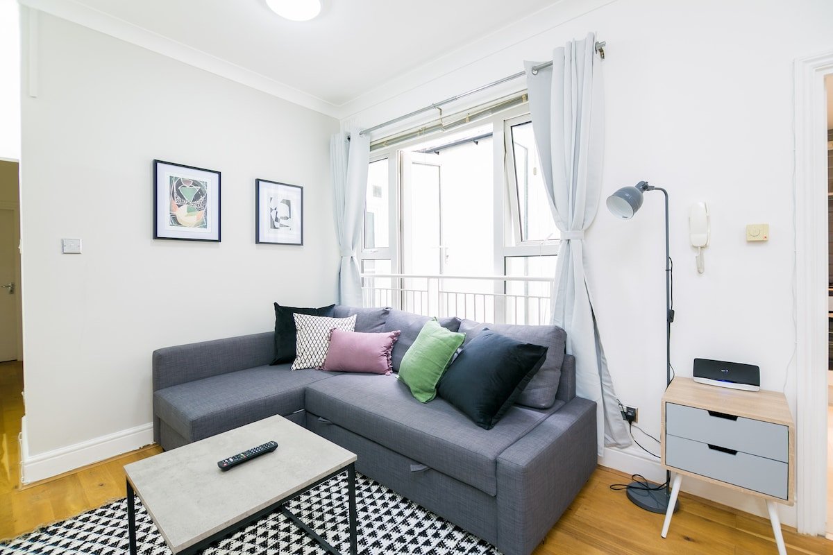 Great size 2 bed Chancery Lane gallery image 3