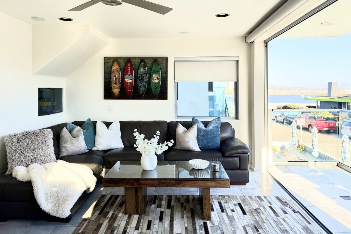 South Mission Beach Ocean view luxury 3 bd 3 bth gallery image 2
